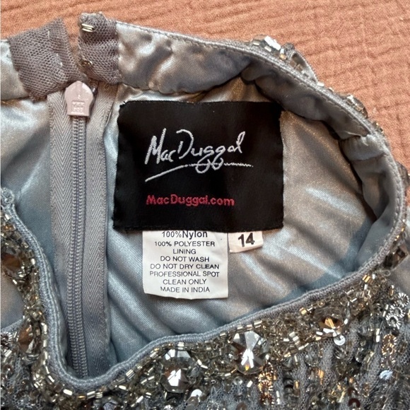 Mac Duggal NWOT Starburst Sequin Halter Sheath Gown in Platinum, size 14 - Picture 10 of 11